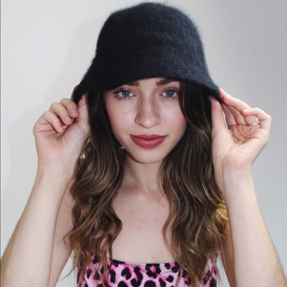 90s fuzzy bucket hat